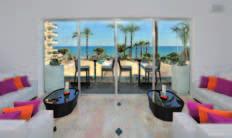 Junior Suite Situación: En primera línea con acceso directo a la fabulosa Playa de la Carihuela y junto a Puerto Marina.
