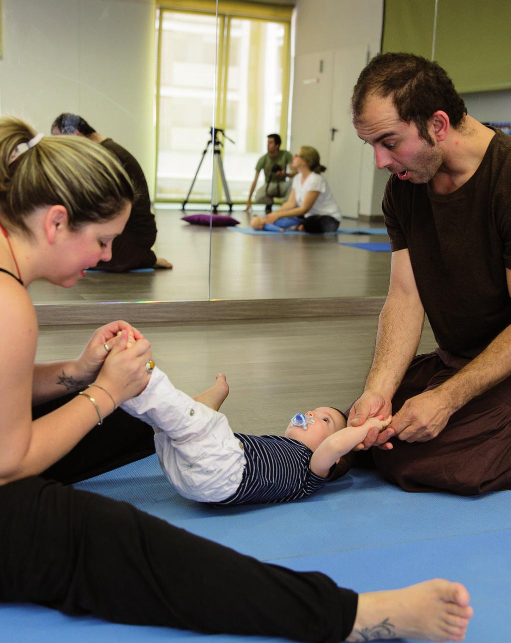 Seminarios de profundización yoga en familia con bebés hasta 12 meses Cómo el yoga acompaña el proceso corporal y emocional de la familia y el bebé Con la llegada de un bebé a la familia se inicia