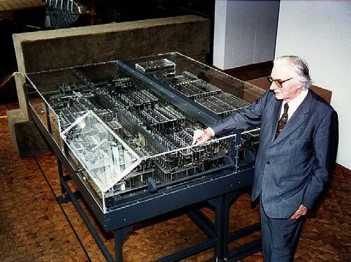 Z1 En 1938, en la Alemania nazi, Konrad Zuse crea la Z1, la primera computadora programable del mundo.