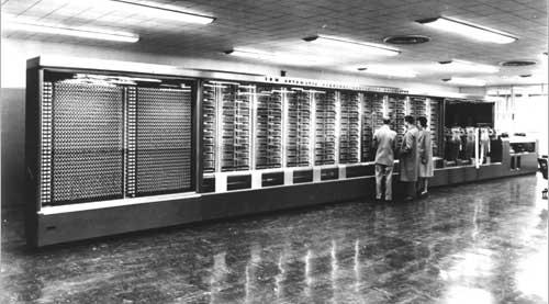 Mark I En 1944 Howard Aitken,, basándose en las ideas de Babbage creó un ordenador electromecánico llamado Mark I.