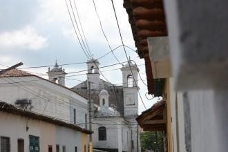 Suchitoto La ciudad de Suchitoto se ubica en la país El Salvador de Centroamérica - Caribe. Destaca por sus edificios de valor arquitectónico y monumentos.