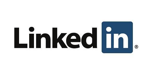 1. Qué es Linkedin? Linkedin es una red social que sirve para compartir conocimiento y oportunidades relacionadas con el trabajo.