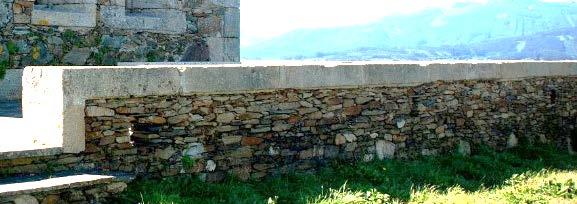 hormigón Acabado tradicional de muro en zona naturalizada