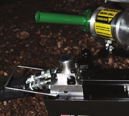 El cortador de pernos se conecta a un equipo motor hidráulico con capacidad para una presión de trabajo de 4000psi como mínimo.