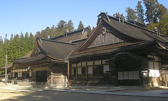 DÍA 08: KOYASAN RUTA DE KUMANO KAWAYU ONSEN A primera hora de la mañana, pueden participar en los servicios religiosos del templo. Desayuno típico japonés vegetariano en el shukubo.