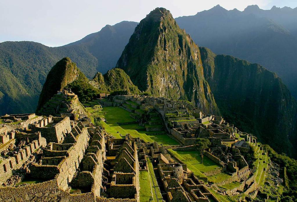 Machu Picchu Día 1 Santuario Histórico de Machu Picchu, patrimonio de la humanidad por la Unesco y una de las siete maravillas del mundo Hay lugares en la tierra en donde Dios se revela con toda su