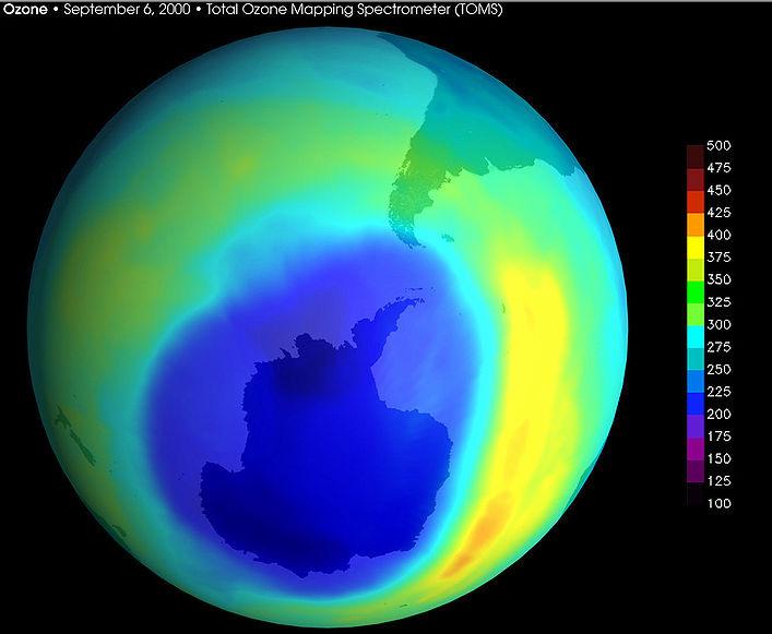 Destrucción catalítica de O 3 en la estratosfera Antártida En