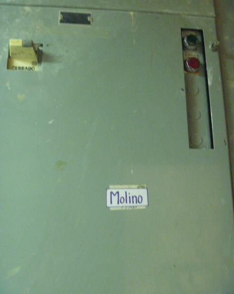 Paro de Banda Quebradora Presionar el botón rojo identificado con una etiqueta color azul con el nombre de Banda Quebradora, ubicado en el CCM en el cuarto de control. 2.