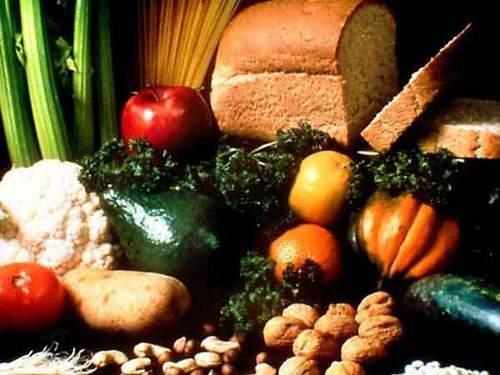 LA ALIMENTACION Comer despacio, a horas fijas Controlar la grasa Consumir frutas, verduras y