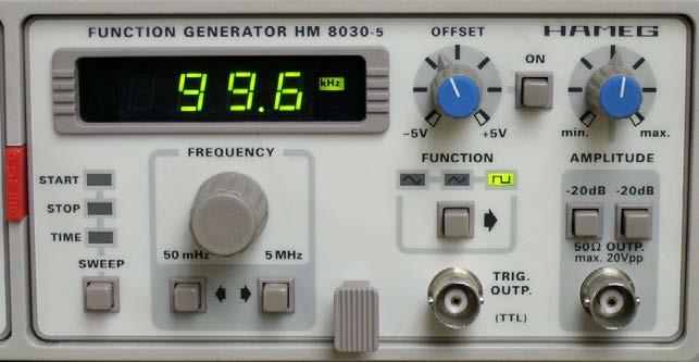 GENERADOR DE FUNCIONES HM 8030-5 1 2 3 4 5 6 7 8 9 10 11 12 MANDOS DE CONTROL DEL HM 8030-5 (1) INDICADOR (LEDs de 7 segmentos) -Indicación digital de la frecuencia de 4 dígitos.