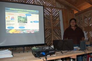 A continuación el personal de CAR realizó una presentación sobre el cambio climático y las oportunidades del sector forestal.