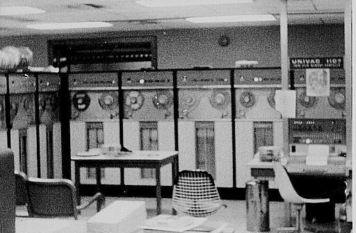 ENIAC es un acrónimo inglés de Electronic Numerical Integrator And Computer (Computador e Integrador Numérico Electrónico), ocupaba una superficie de 167 m² y operaba con un total de 17,468 válvulas