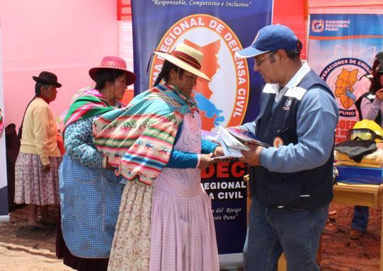 En esta actividad participaron diversas instituciones relacionadas a la gestión de desastres y prevención del riesgo en la región Puno, que repartieron volantes informativos a los