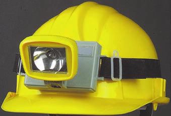 2352-079 RG 55 carcasa ABS-rezistenta la lovituri; cu banda elastica si confortabila pentru cap, usor de purtat, cu reglare libera Lanterna pentru cap»tikka«: Art.