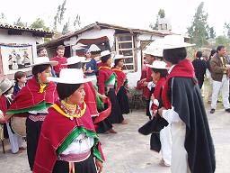 Día 13.- Salasaca; Esta Comunidad indígena Quichua se encuentra a 30 minutos de baños en la provincia de Tungurahua. Visita a la Comunidad Patuloma.