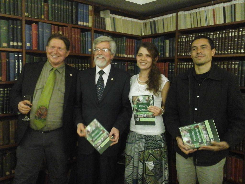 Boletín electrónico de la Distinción Premio al Académico Luis Alberto Escobar Como se anunció en la página web de la Academia el pasado 27 de agosto de 2013, el Dr.