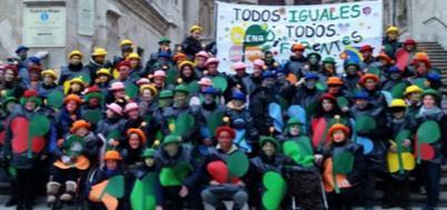 nota de color y la alegría en desfile del Carnaval 2016 de Burgos, en esta