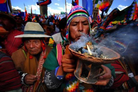 3. Inventario de prácticas sanitarias tradicionales en poblaciones originarios de los países andinos Concluye que se requiere: Reconocer que existe una Cosmovisión Andina que