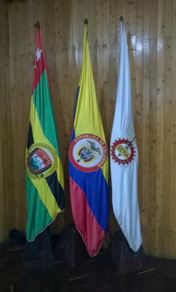 Bandera de Colombia Bandera de Santander escudo Bordados colores heráldicos requeridos, metalizados en oro y plata, con recamados a un diámetro de 50 cms, ojales, cordón Dorado, medida reglamentaria