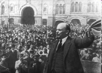 Victoria socialista 25 de octubre de 1917: Lenin (jefe del partido bolchevique), apoyado por todas las tendencias revolucionarias, derrocó a Kerensky entregó el poder a los soviets.