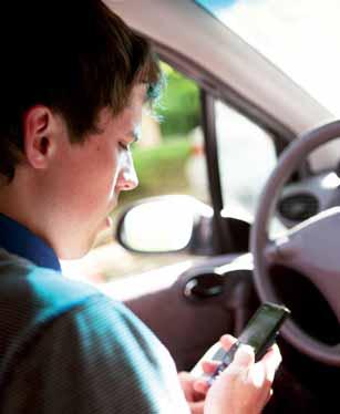 Algunos estudios han encontrado que usar un teléfono de manos libres mientras se conduce no es de ninguna manera más seguro que usar uno portátil.