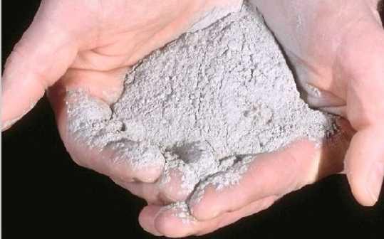 Materiales expulsados por el volcán: Piroclastos Cenizas: Son fragmentos