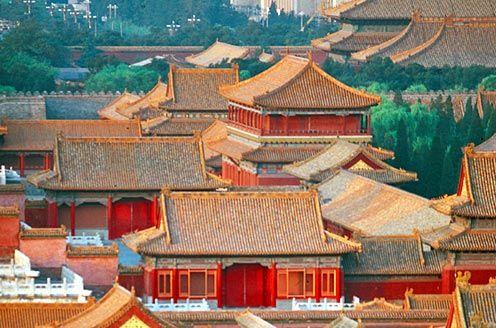 Día 4º Pekín/Zhengzhou Durante este día realizaremos la visita de la Plaza de Tian An Men y el Palacio Imperial o Ciudad Prohibida, ubicada en el centro de la ciudad, que fue palacio de 24