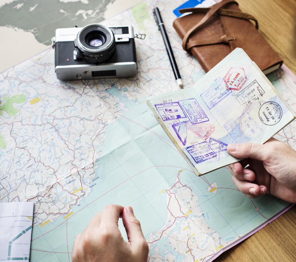 PLANIFICA Investiga, cuando estés planificando tu viaje, las características del destino que quieres conocer y toma las medidas necesarias para tener al día toda la documentación, seguros de viaje o