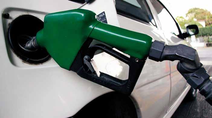 Ingresos y Finanzas Nacionales Contiúa la Distribución de Cuotas de IEPS a Entidades OBJETIVO: Prorrogar la vigencia de las cuotas del IEPS de gasolinas y diesel hasta el 1 de enero de 2015 Carlos