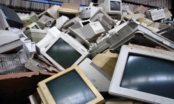 México ante el problema de la basura electrónica. E-waste en México* (toneladas anuales) PC 47,500 Impresoras 9,500 Celulares 1,100 Televisores 166,500 Refrigeradores 44,700 Vivamus et metus.