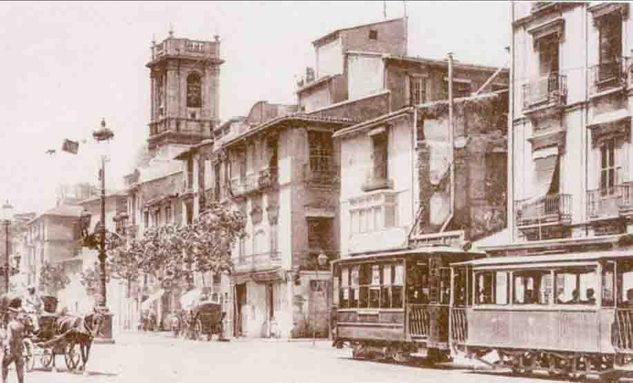 1914. Iglesia de Santa María del Mar, en la avenida del puerto.