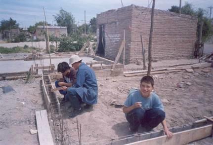 Educación Especial construyen viviendas para familias de