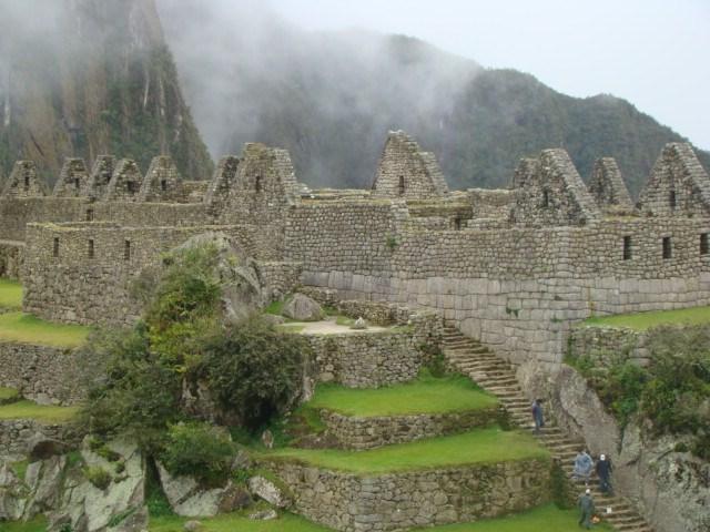 Santuario Histórico de Machu Picchu Incluye Recojo de Hotel en Cusco Transporte Terrestre Privado en Valle Sagrado Transporte en Tren Valle Sagrado Machu Picchu Cusco Alojamiento en alberges