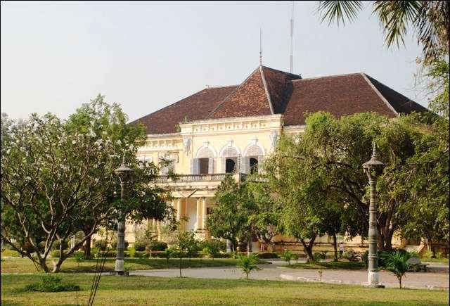 Battambang Es la 2a. Ciudad del pais, fundada en el s.