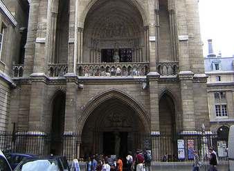 Saint Chapelle CARACTERÍSTICAS ARQUITECTÓNICAS Gó ótico radiante Levantada a mayor gloria de la monarquía francesa entre 1242 y 1248.