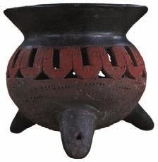 los clásicos vasos mayas y teotihuacanos; sin embargo, la decoración