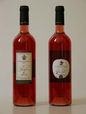 TRANQUERA ROSADO 2015 Variedades: Cabernet sauvignon, garnacha y tempranillo. Tipo de vino: Rosado Características: Color rosa fresa intenso y muy brillante.