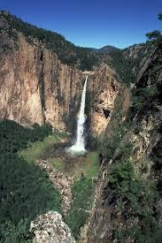 es la cascada permanente más alta de México, su entorno fue declarado en 1981 como Parque Nacional Cascada de Basaseachi y está
