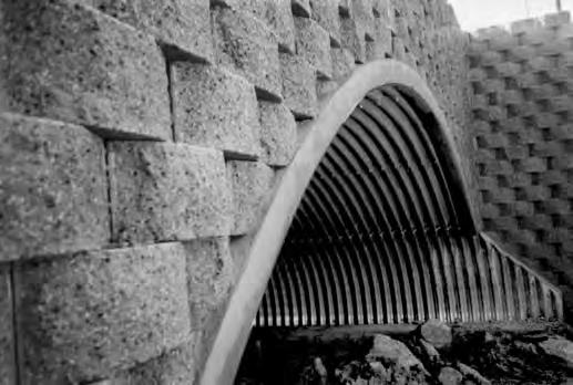 MANUAL DE DISEÑO Y G-5 Los Muros de retención Keystone constituyen un sistema ideal para un uso económico y eficaz con el diseño de arco de multiplaca de acero.