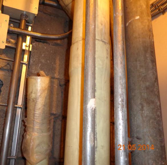 Tubo PVC de ventilación sanitaria discontinuado (cubierto con plástico para evitar los malos olores) INSTALACIONES SISTEMA CONTRA INCENDIOS El edificio dispone de un sistema contra incendios