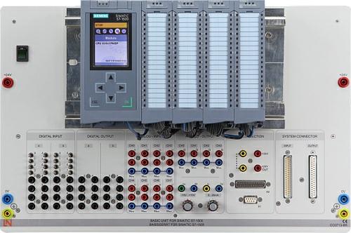 Pos. Producto Bestell-Nr. Anz. 1 SIMATIC S7-1516-3 PN/DP 32 DE, 32 DA, 8 AE, 4 AA,alimentación 24 V / 6 A CO3713-8R 1 Sistema modular de entrenamiento para equipos PLC de la serie SIMATIC S7-1500.