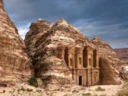 JORDANIA 9 Días Fin de Año en Wadi Rum 27Dic Fin de Año en Wadi Rum, visitando Jordania y los lugares más representativos del país, su historia y sus tesoros naturales.