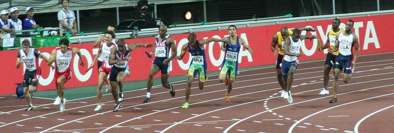 1.1.3.-Carreras de relevos. Las distancias olímpicas en carreras de relevos son 4x100 y 4x400.