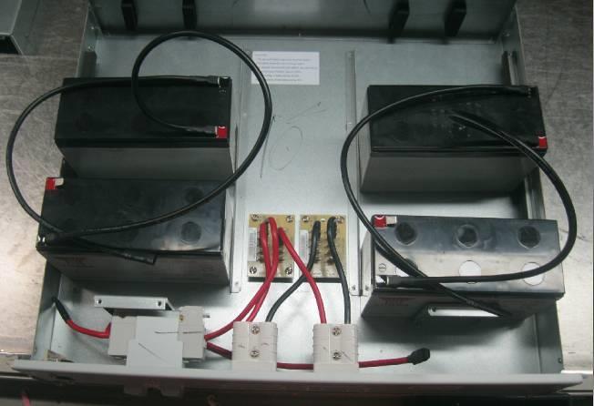 Revise el siguiente ejemplo: 350MM 450MM 350MM 450MM Nota: El cable de conexión del conector de baterías externas a la PCB se