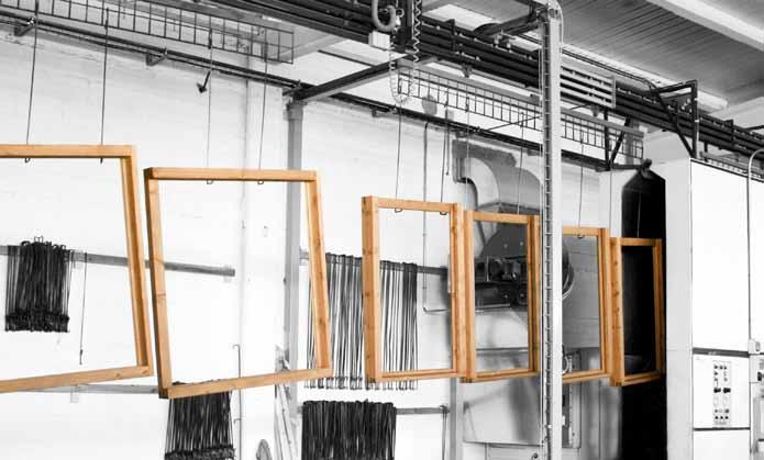 BARNIZ AL AGUA El diseño de las ventanas de CARINBISA, el uso de barnices al agua de calidad y su aplicación en una instalación automatizada permiten garantizar la durabilidad y ofrecer una gran