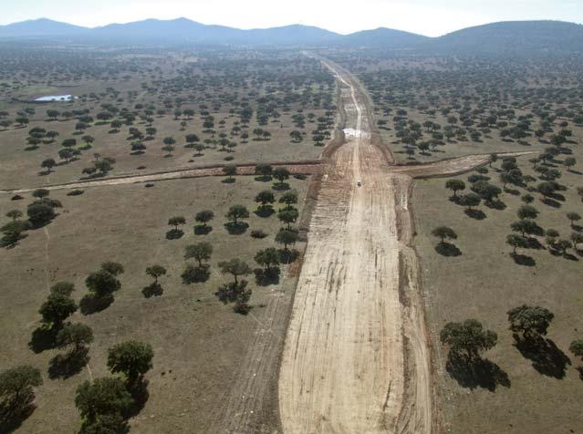 infrae Alta velocidad entre Madrid, Extremadura y la frontera portuguesa Adif tiene 76,7 kilómetros en fase de obras Obras de plataforma en el tramo Cáceres - Aldea del Cano, de 23,5 kilómetros de
