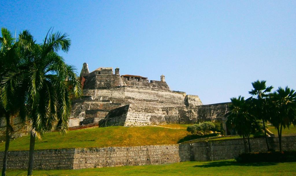 Fortificaciones de Cartagena Estas fortificaciones que defendieron a la ciudad heroica durante su época colonial hoy son un