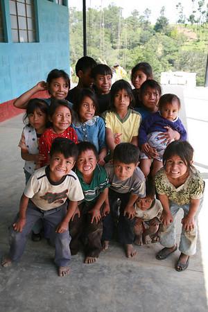 Información educativa de Sacatepéquez, 2008 Población atendida en el departamento: El sistema oficial de educación en Sacatepéquez atiende a