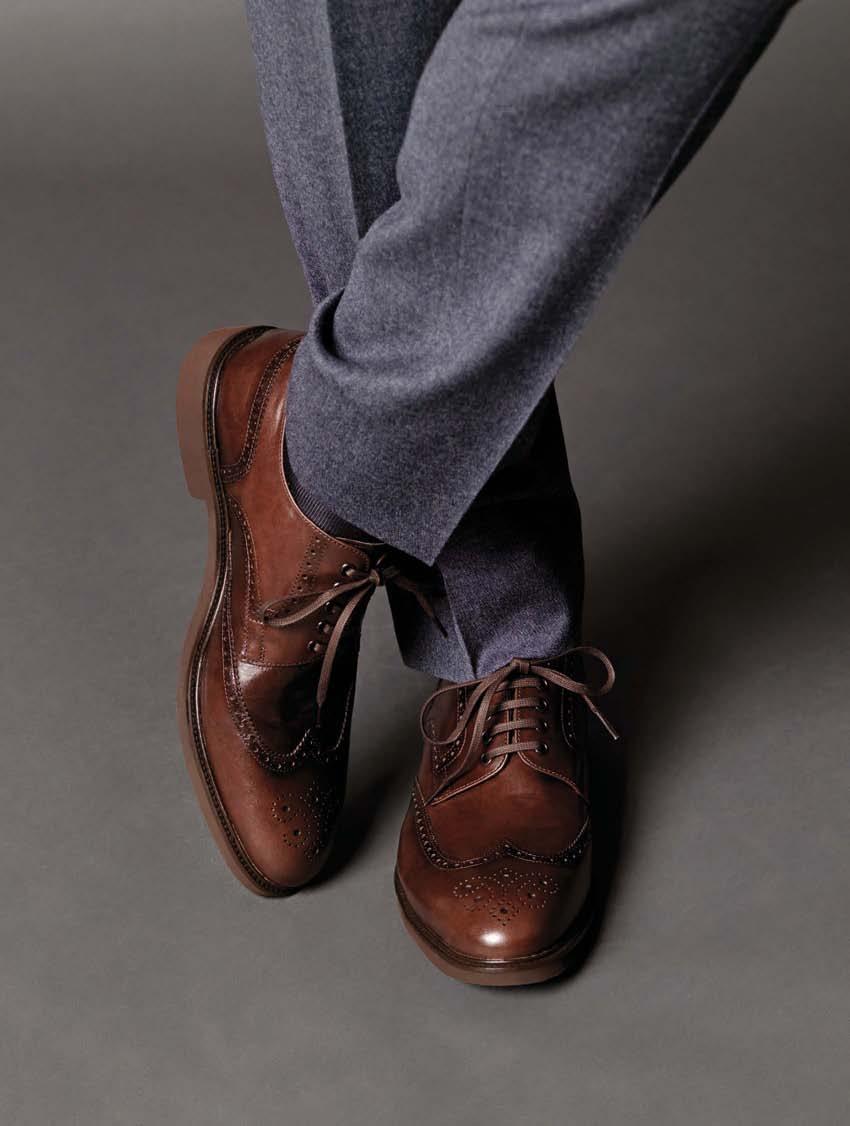 Y AHORA, DAMOS PASO A... la nueva colección de calzado masculino. Cada uno con su propio estilo. Clásicos con cordones o con hebillas.