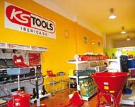 Info-Recambios R ecientemente, Tiendas Store RECINSA ha abierto en Santiago de Compostela una nueva Delegación que, además de recambios, dispone de un autoservicio Store con accesorios y herramientas